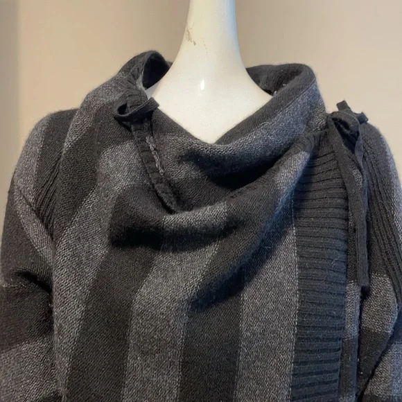 Vince Wrap Drape Front Cashmere Wool Alpaca Blend Sweater Black Gray Stripe EC M - Picture 4 of 16